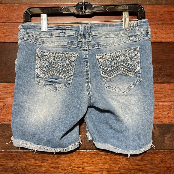 Series 31 Short and Sexy Light Blue Jean Shorts - Picture 6 of 8